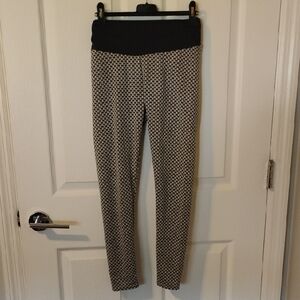 Stylish Black and White Patterned Women's Leggings